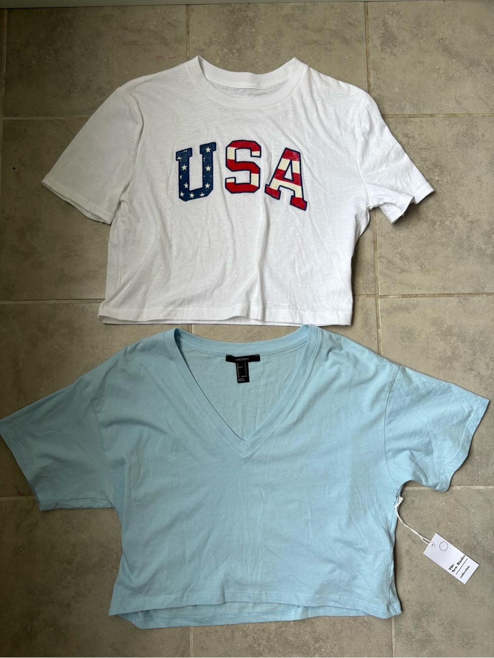 Boxy Tees Bundle - Ripcurl, Levi’s, Vans, H&M - Picture 6 of 8